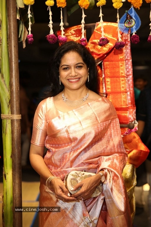 Mugdha Art Studio at Patny Centre - 14 / 40 photos