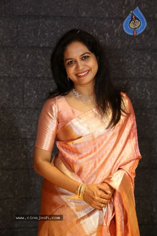 Mugdha Art Studio at Patny Centre - 19 / 40 photos