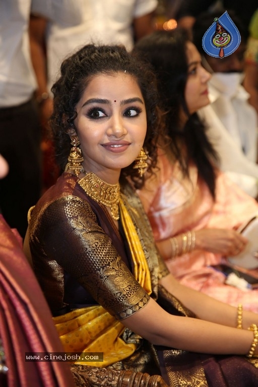 Mugdha Art Studio at Patny Centre - 25 / 40 photos