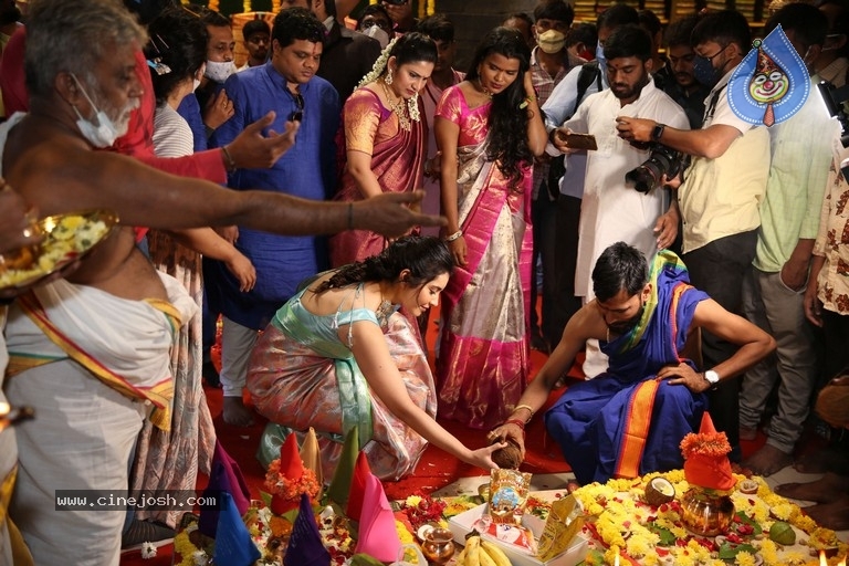 Mugdha Art Studio at Patny Centre - 29 / 40 photos