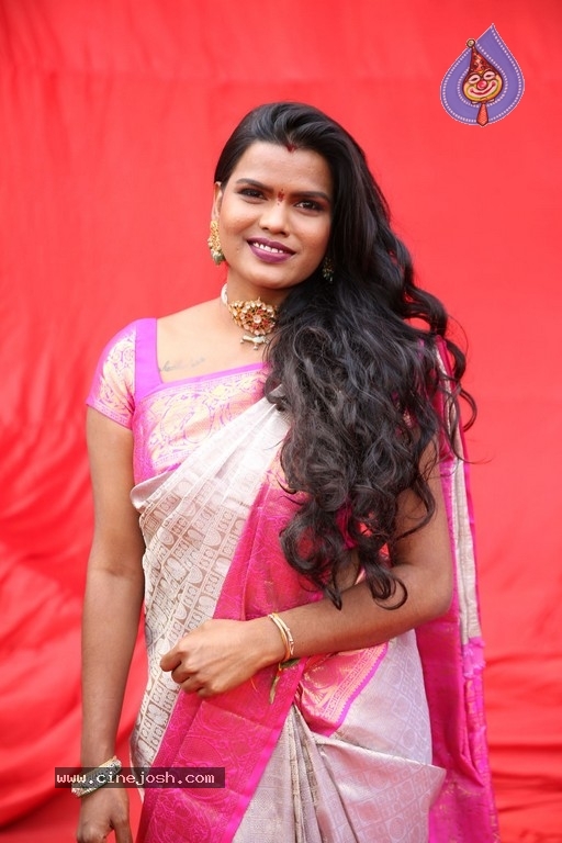 Mugdha Art Studio at Patny Centre - 30 / 40 photos