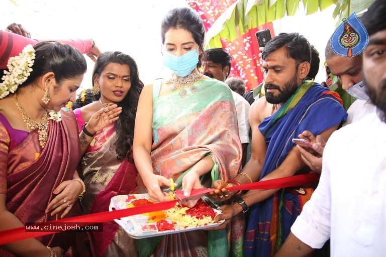 Mugdha Art Studio at Patny Centre - 32 / 40 photos