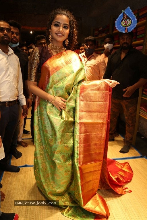Mugdha Art Studio at Patny Centre - 40 / 40 photos