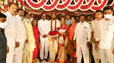 MLC Goreti Venkanna Daughter Wedding Photos - 1 of 4