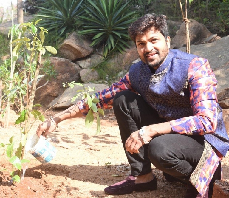 Sohel accepted Green India Challenge  - 1 / 4 photos