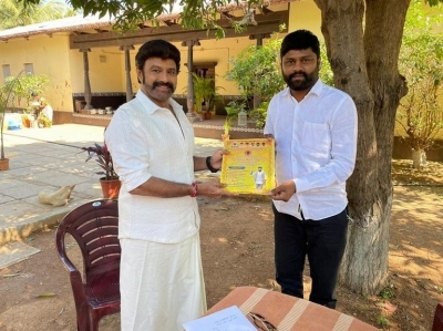 Telangana Telugu Yuvatha met Nandamuri Balakrishna - 2 of 3