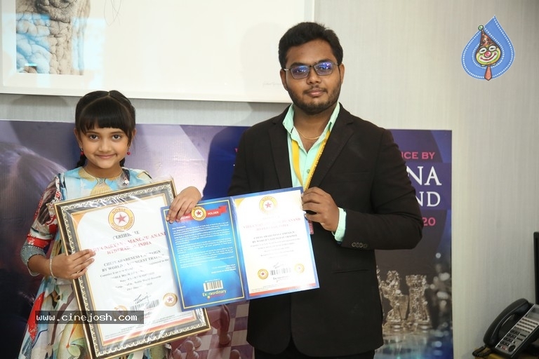 Vidya Nirvana Holds The Noble Book of World Records - 4 / 13 photos