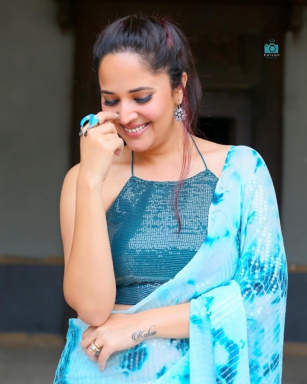 Anasuya Bharadwaj Pics - 7 / 14 photos