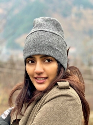 Eesha Rebba Photos - 4 of 4