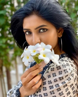 Eesha Rebba Pics - 1 of 3