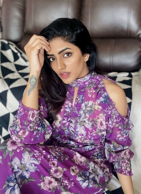 Eesha Rebba Pics - 1 / 4 photos