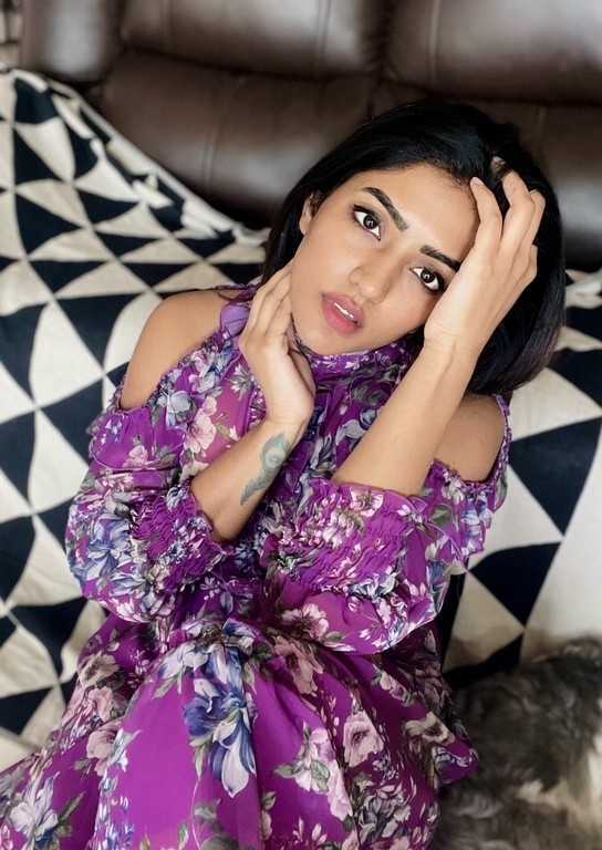 Eesha Rebba Pics - 4 / 4 photos