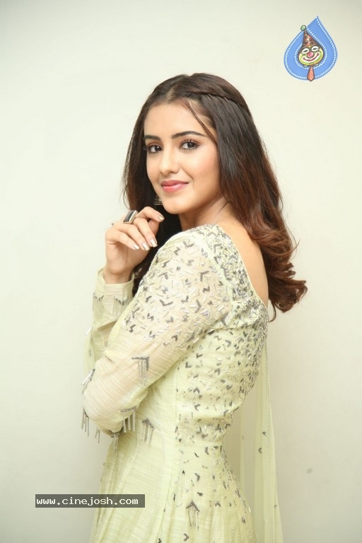 Malavika Sharma Photos - Photo 14 of 16 Malavika Sharma Photos - Photo 14 of 16