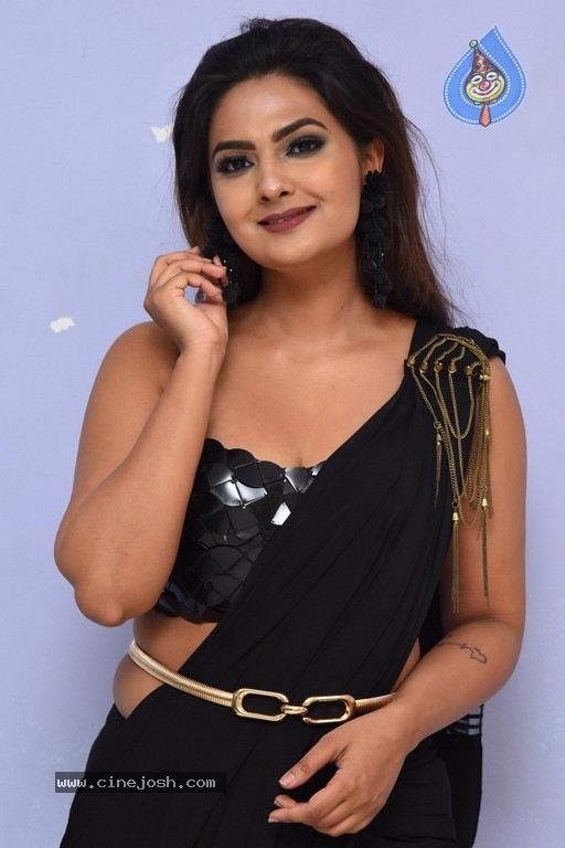 Neha Deshpande Pics - 7 / 17 photos