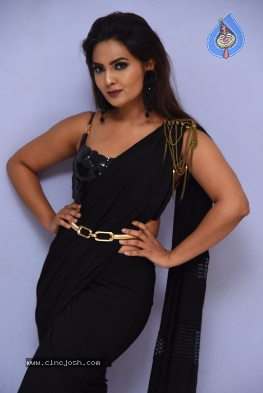 Neha Deshpande Pics - 11 / 17 photos