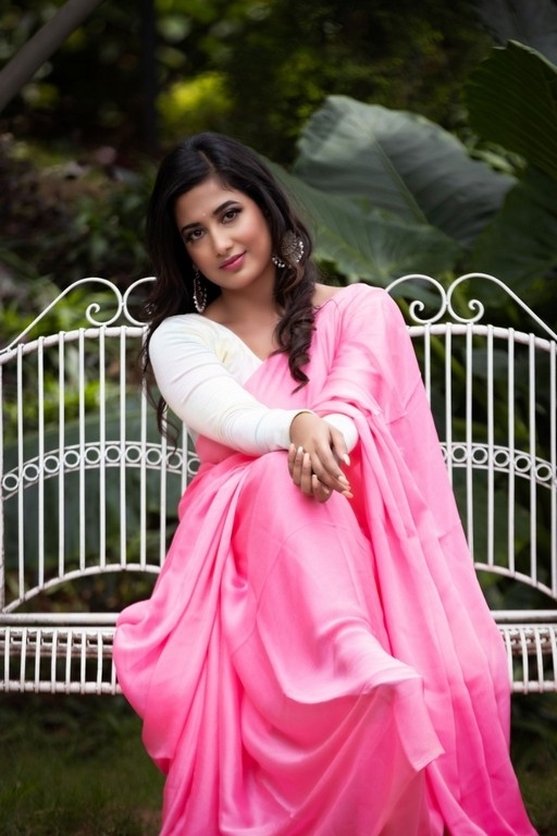 Niviksha Naidu Photos - 7 / 8 photos