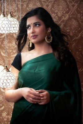 Niviksha Naidu Photos - 4 of 8