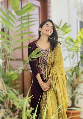Ruhani Sharma - 3 of 4