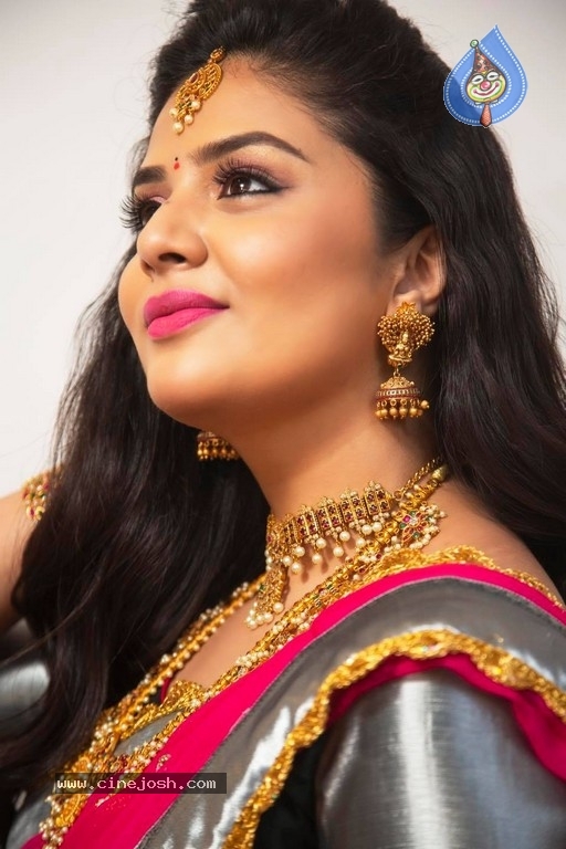 Sreemukhi Photos - 5 / 14 photos