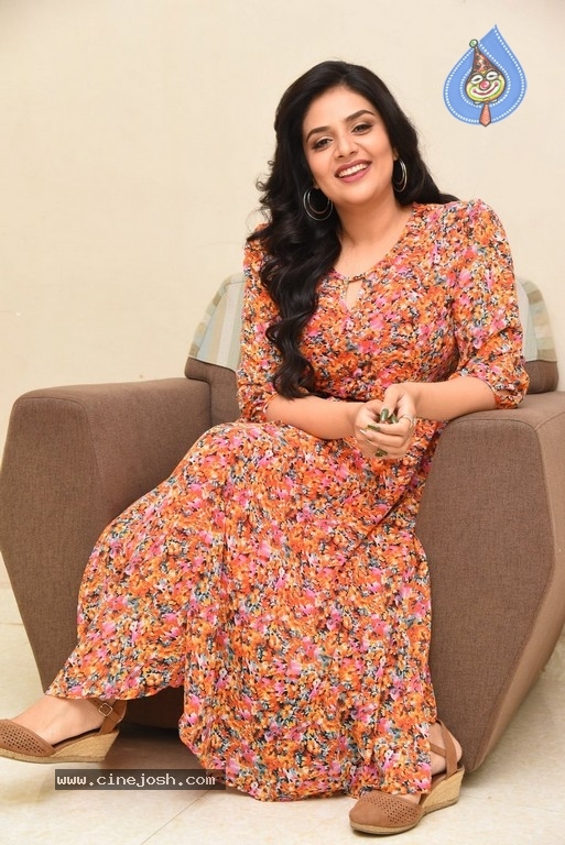 Sreemukhi Photos - 2 / 17 photos