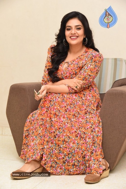 Sreemukhi Photos - 7 / 17 photos