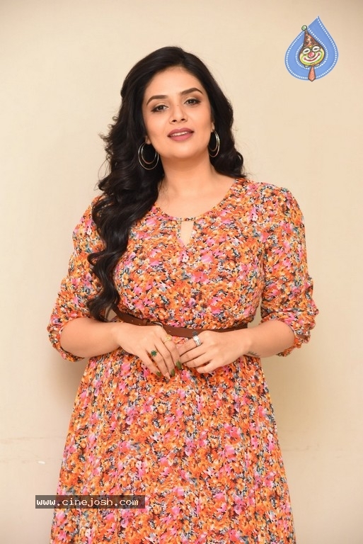 Sreemukhi Photos - 12 / 17 photos