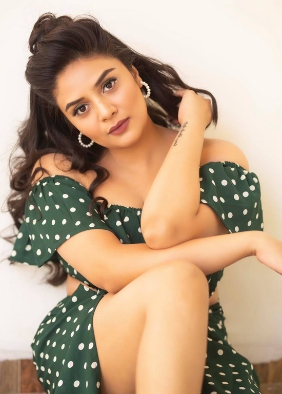 Sreemukhi Photos - 1 / 11 photos