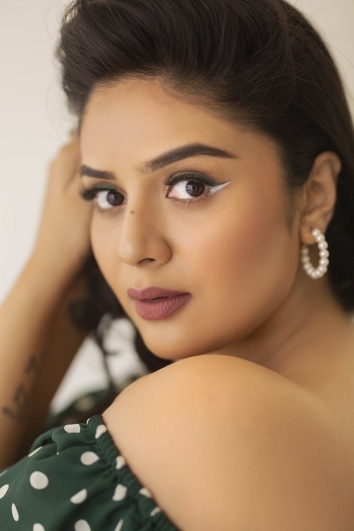 Sreemukhi Photos - 6 / 11 photos