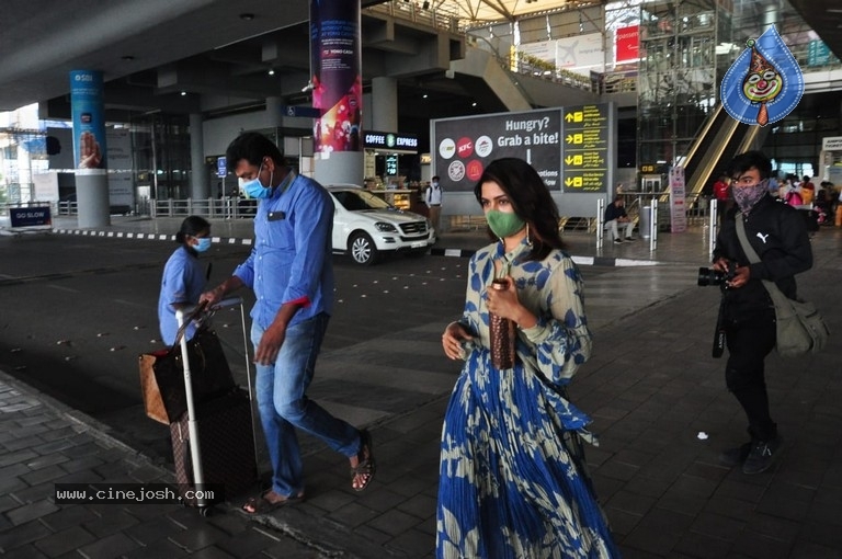 Samantha Airport Look - 2 / 10 photos