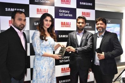 Surbhi Launches Samsung Galaxy S21 - 2 of 20