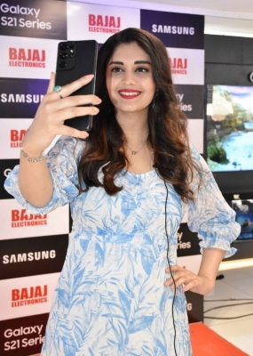 Surbhi Launches Samsung Galaxy S21 - 3 of 20