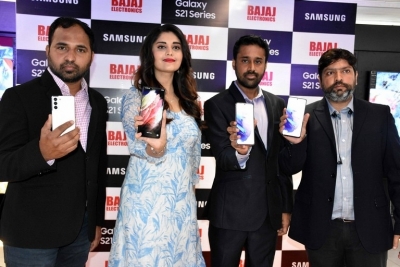 Surbhi Launches Samsung Galaxy S21 - 5 of 20