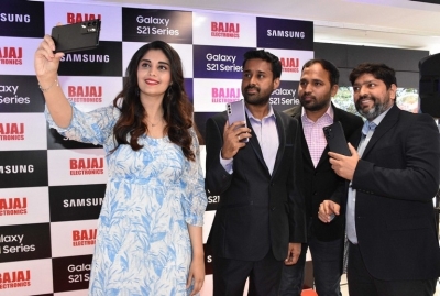 Surbhi Launches Samsung Galaxy S21 - 9 of 20