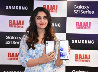 Surbhi Launches Samsung Galaxy S21 - 13 of 20