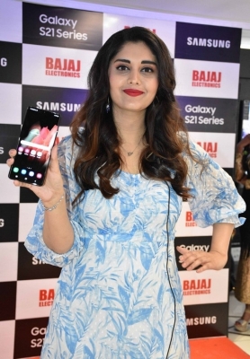 Surbhi Launches Samsung Galaxy S21 - 14 of 20