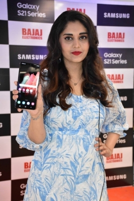 Surbhi Launches Samsung Galaxy S21 - 15 of 20