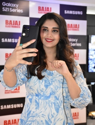 Surbhi Launches Samsung Galaxy S21 - 18 of 20