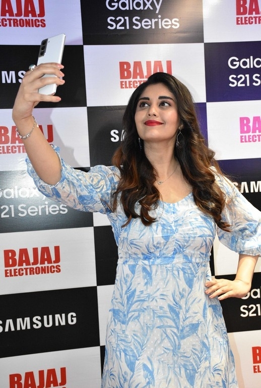 Surbhi Launches Samsung Galaxy S21 - 19 / 20 photos