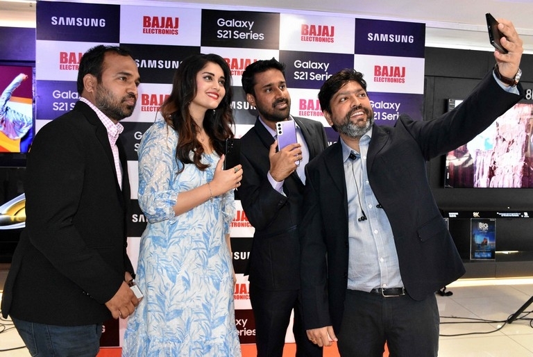 Surbhi Launches Samsung Galaxy S21 - 20 / 20 photos