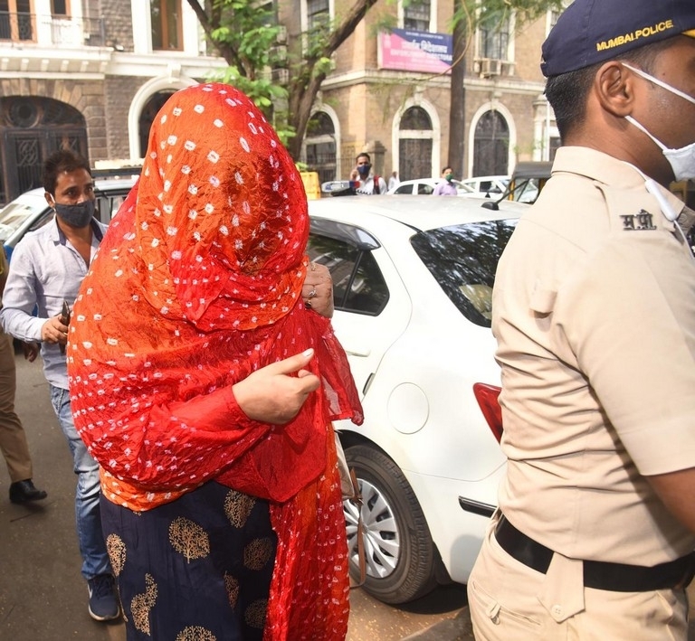 Shweta Kumari at NCB Office - 7 / 9 photos