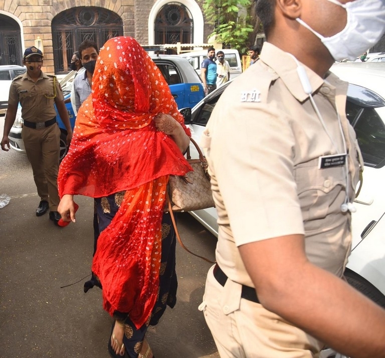 Shweta Kumari at NCB Office - 8 / 9 photos