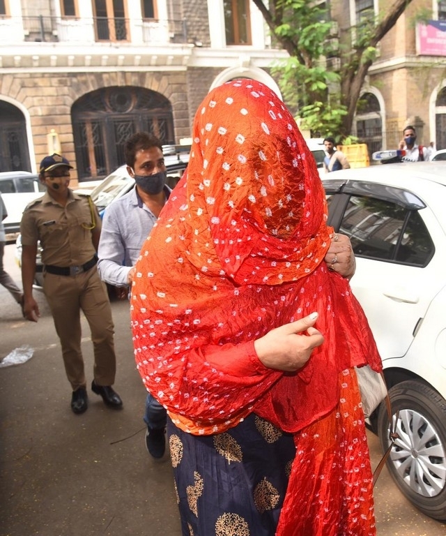 Shweta Kumari at NCB Office - 9 / 9 photos