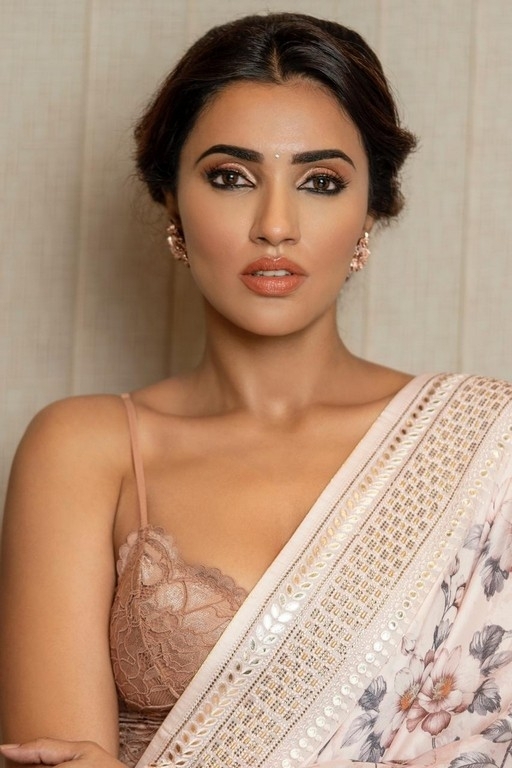 Akshara Gowda Pics - 8 / 9 photos