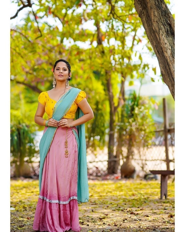 Anasuya Pics - 5 / 7 photos