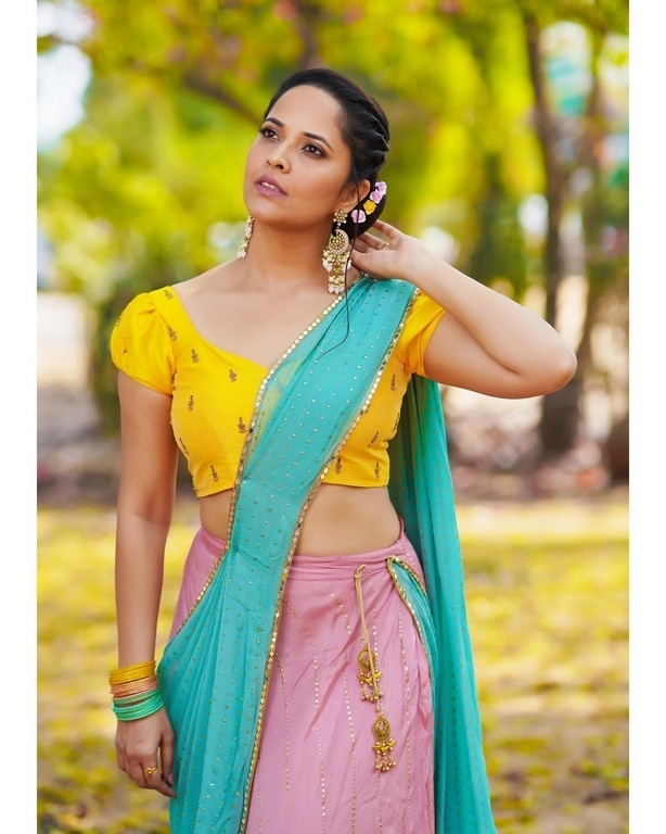 Anasuya Pics - 6 / 7 photos