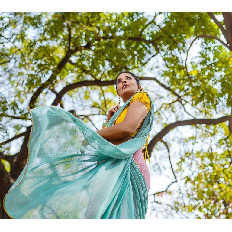 Anasuya Pics - 7 / 7 photos