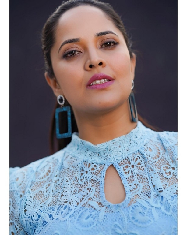 Anasuya Pics - 4 / 5 photos
