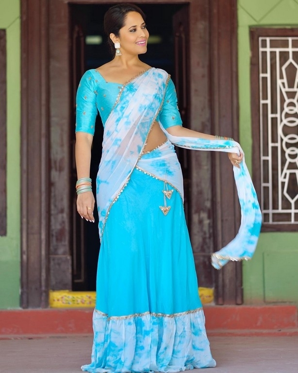 Anasuya Bharadwaj Pics - 2 / 10 photos