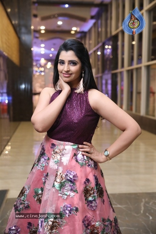 Anchor Syamala Pics - 17 / 19 photos