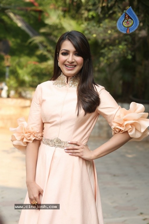 Catherine Tresa Photos - 4 / 21 photos